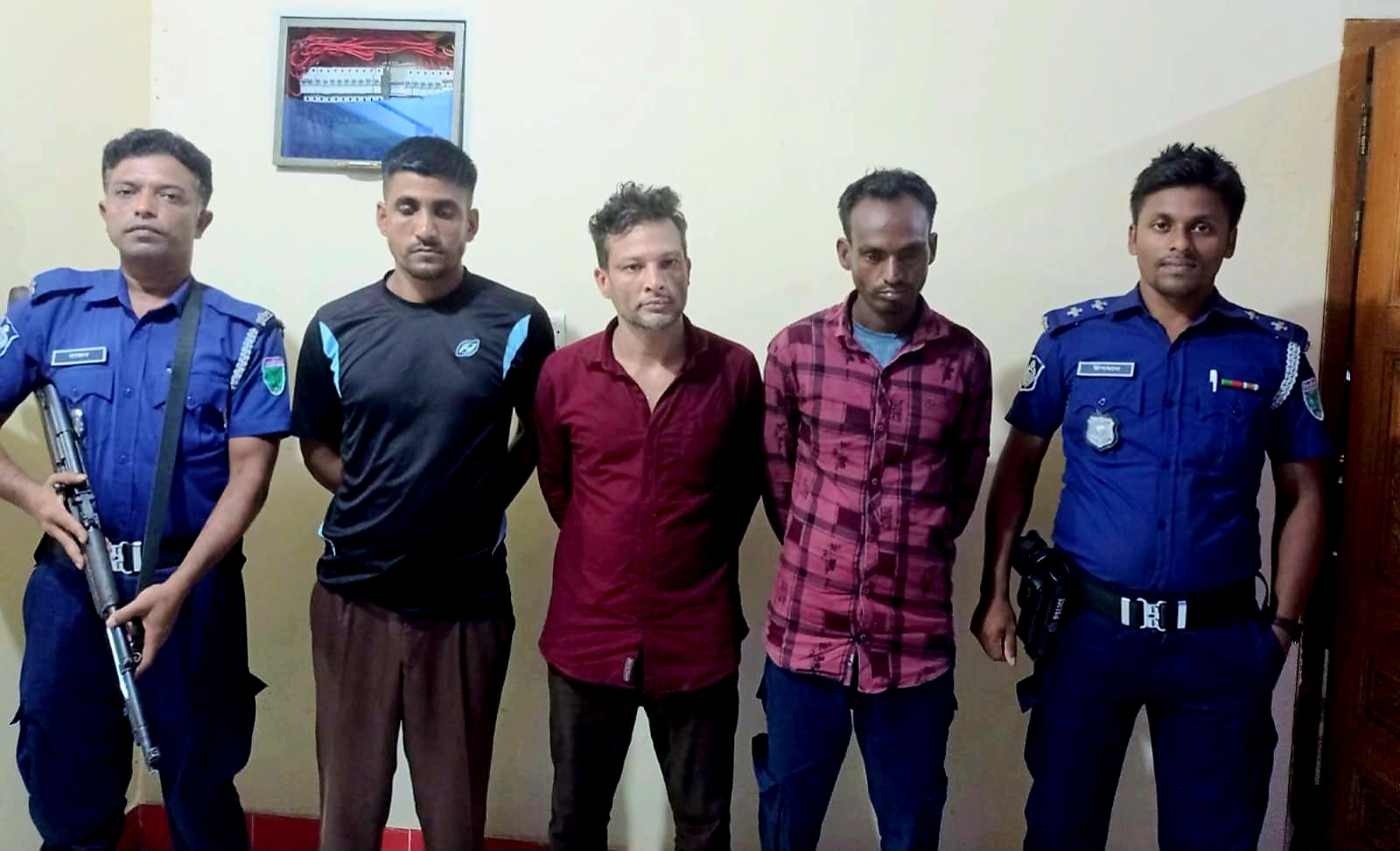 গোলাপগঞ্জে ৬০ পিস ইয়াবাসহ তিন মাদক কারবারি গ্রেফতার