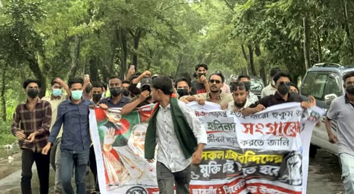 সিলেটে নিষিদ্ধ ছাত্রলীগের ব্যানারে ঝটিকা মিছিল!