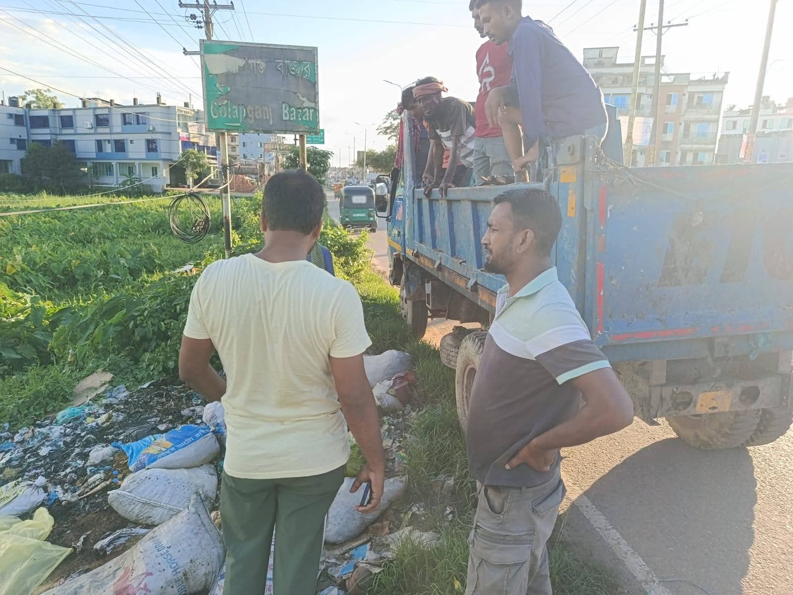 জিবি টেলিভিশনের সংবাদে সাড়া, ময়লার ভাগাড় পরিষ্কার করে জরুরি গণবিজ্ঞপ্তি জারি পৌরসভার